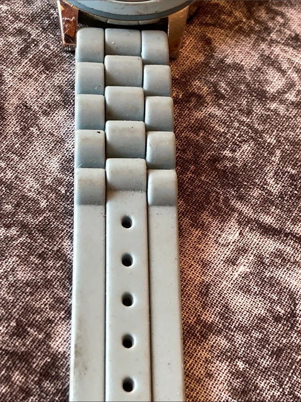 Light Blue Silicone Strap Fashion Watch keeps perfect time